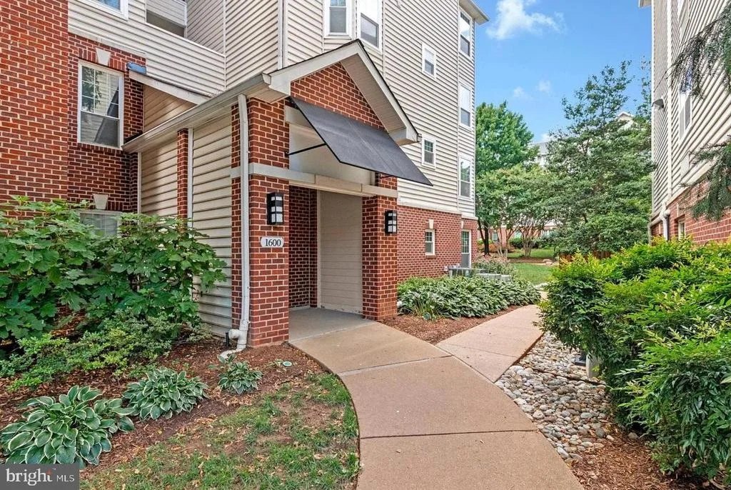 Photo of Unit 2103 at 1600 SPRING GATE DRIVE