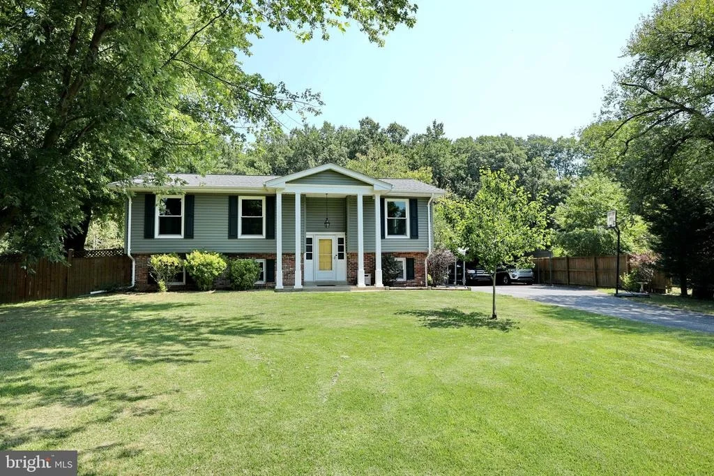 Photo of 5016 SKYLARK DRIVE