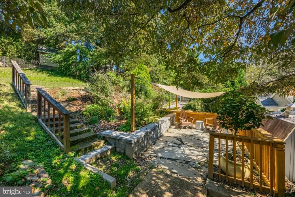 Photo of 403 WILLIAMSBURG DRIVE N