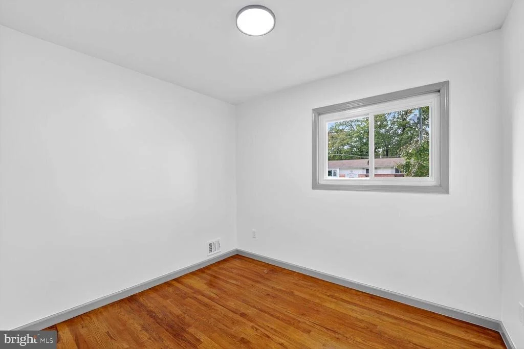 Photo of 5604 DUNDALK DRIVE