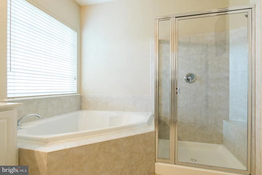 Photo of 7420 NEAR THICKET WAY