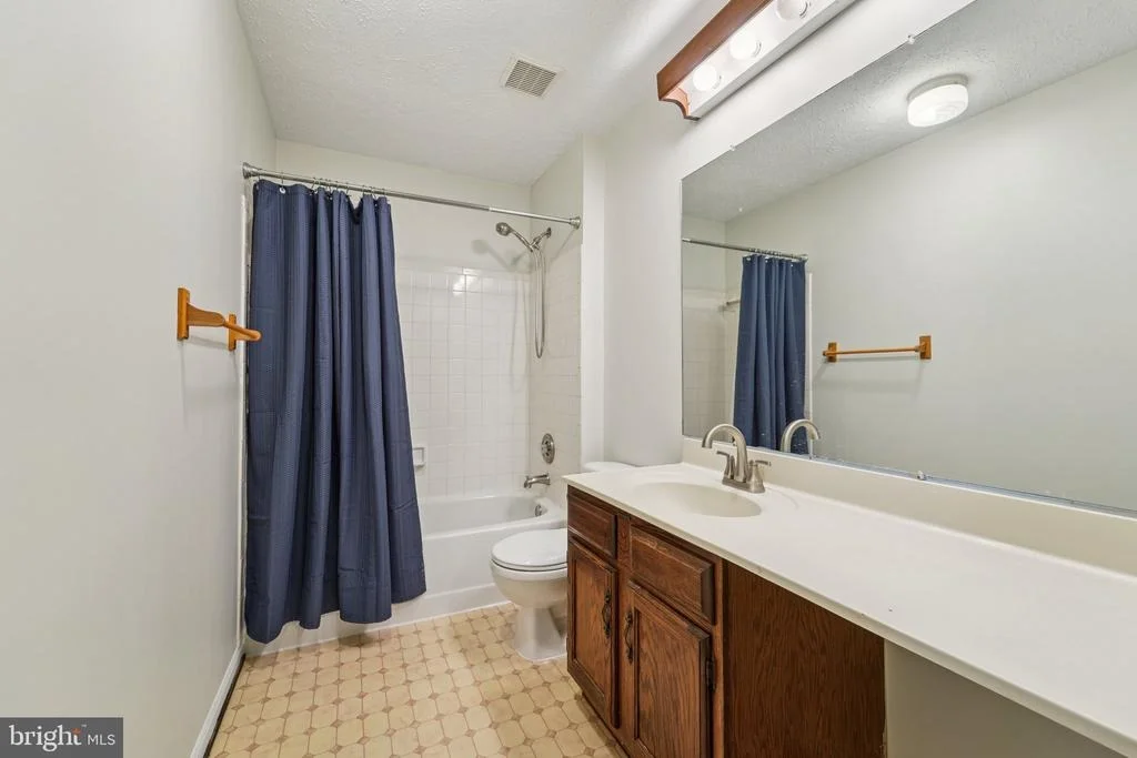 Photo of 216 BOOKHAM LANE