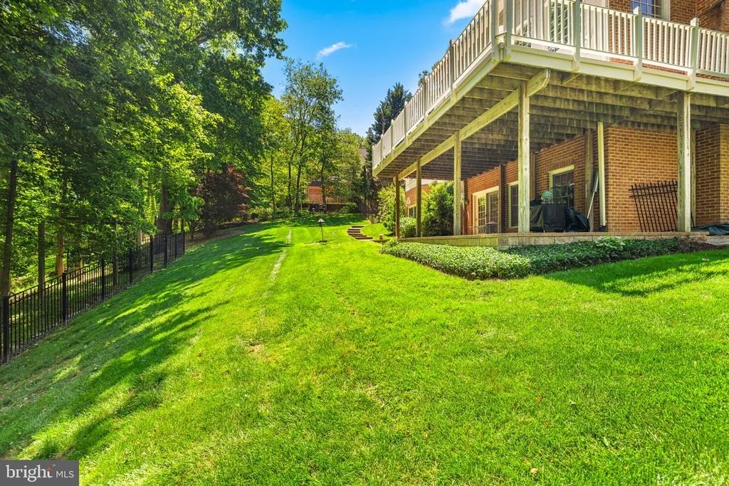 Photo of 897 CHINQUAPIN ROAD