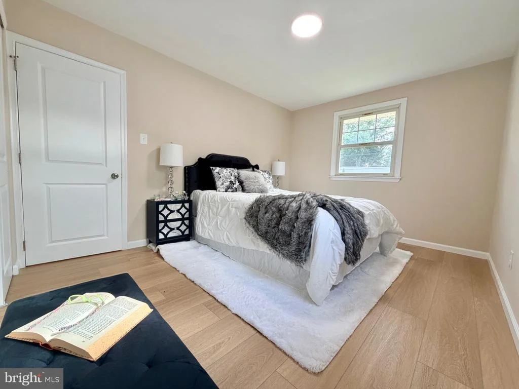 Photo of 806 SUNSET DRIVE