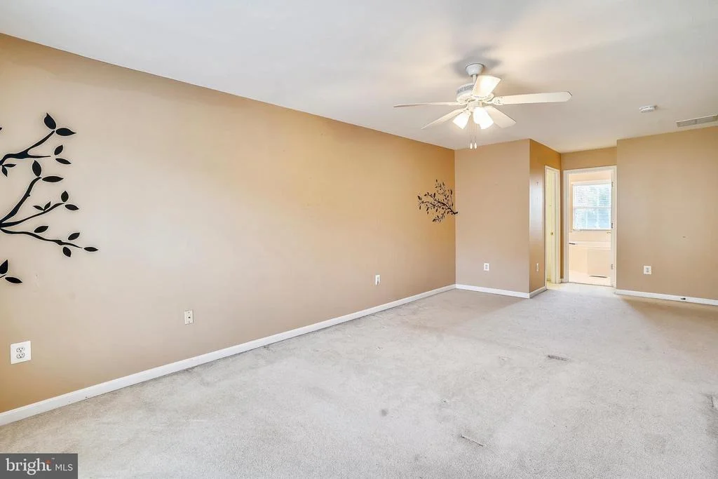 Photo of 2240 W GREENLEAF DRIVE