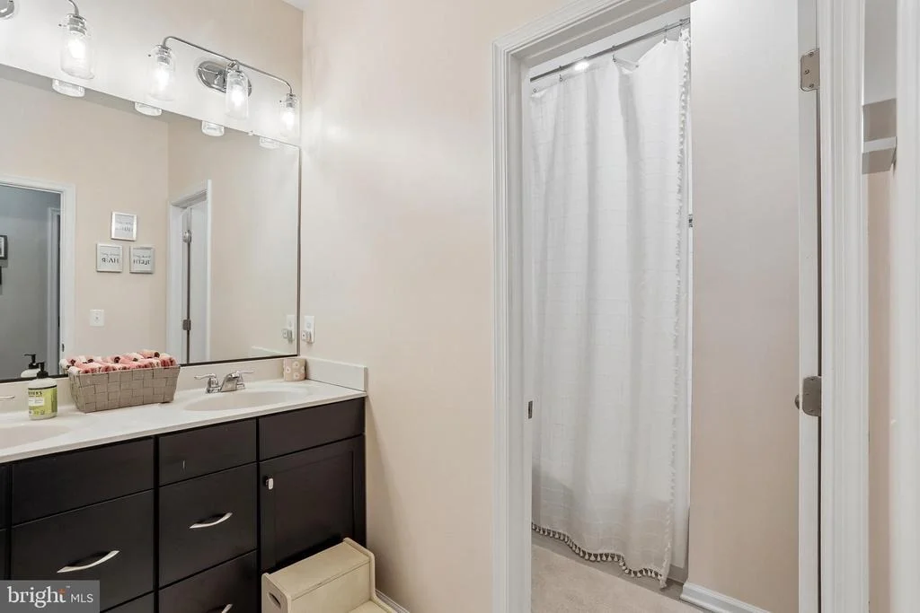 Photo of 1109 SAXTON DRIVE