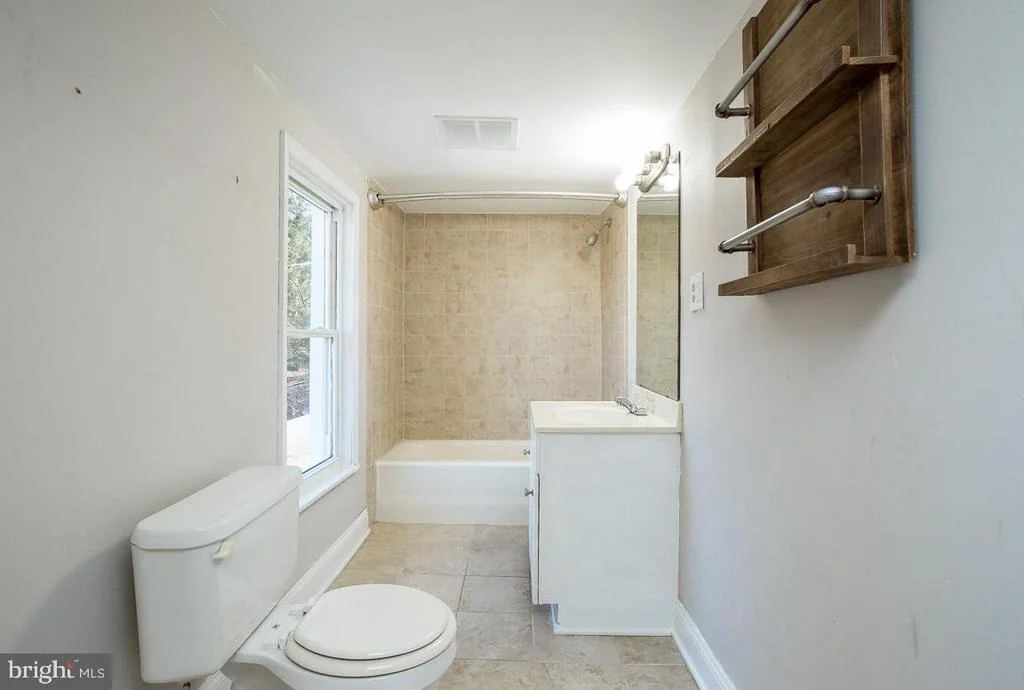 Photo of 5431 HINES ROAD