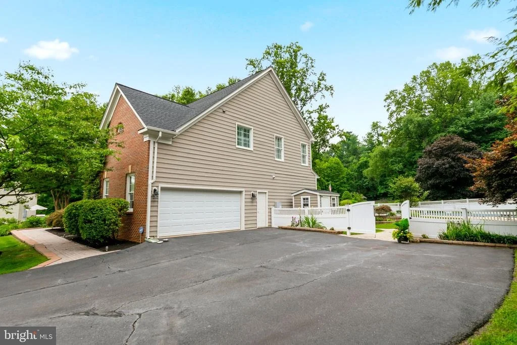 Photo of 9809 JOHN ROBERT WAY