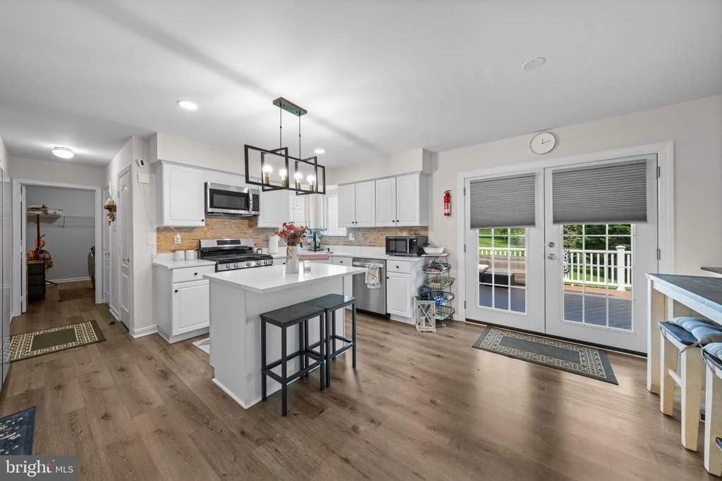 Photo of 4132 LARSON LANE