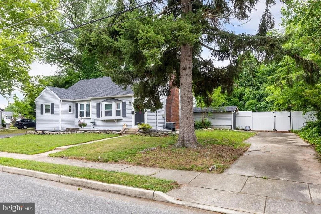 Photo of 415 LAKE AVENUE