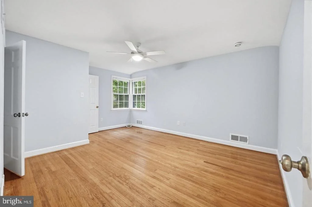Photo of 5910 OVERLEA ROAD