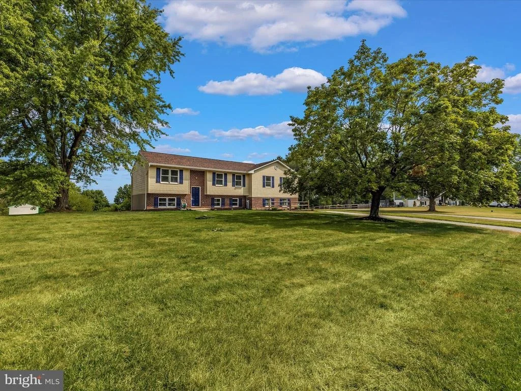 Photo of 1589 SMILEY DRIVE