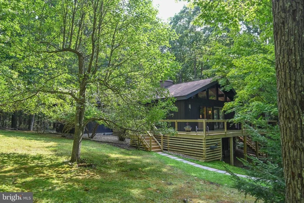Photo of 106 LODGE CIRCLE