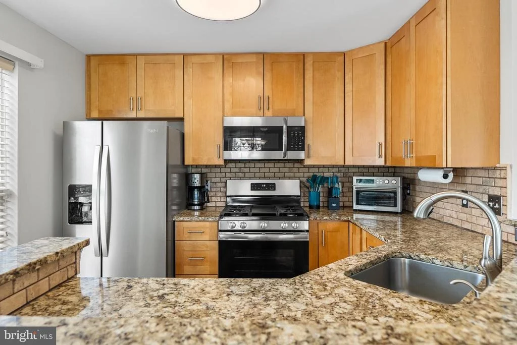 Photo of Unit 300 at 21833 BALDWIN SQUARE