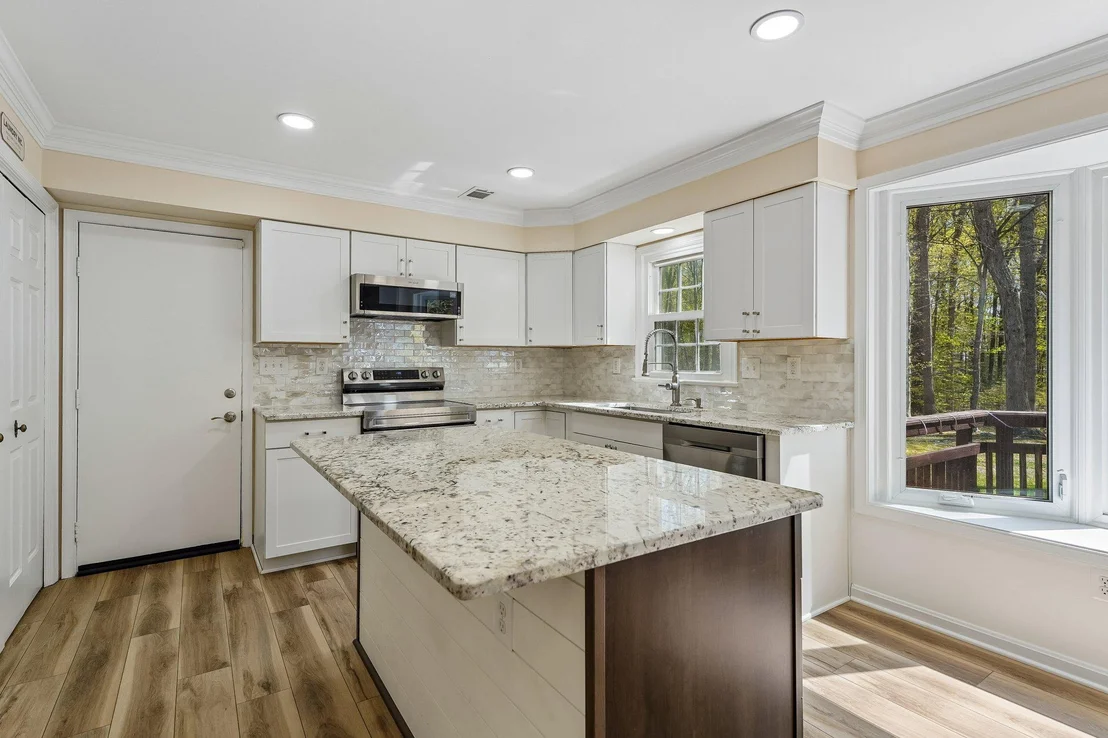 Photo of 8600 VALLEY DR