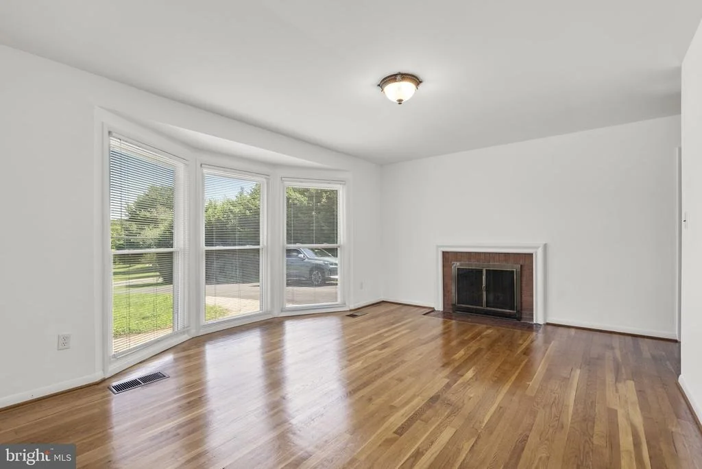 Photo of 18008 MUNCASTER ROAD