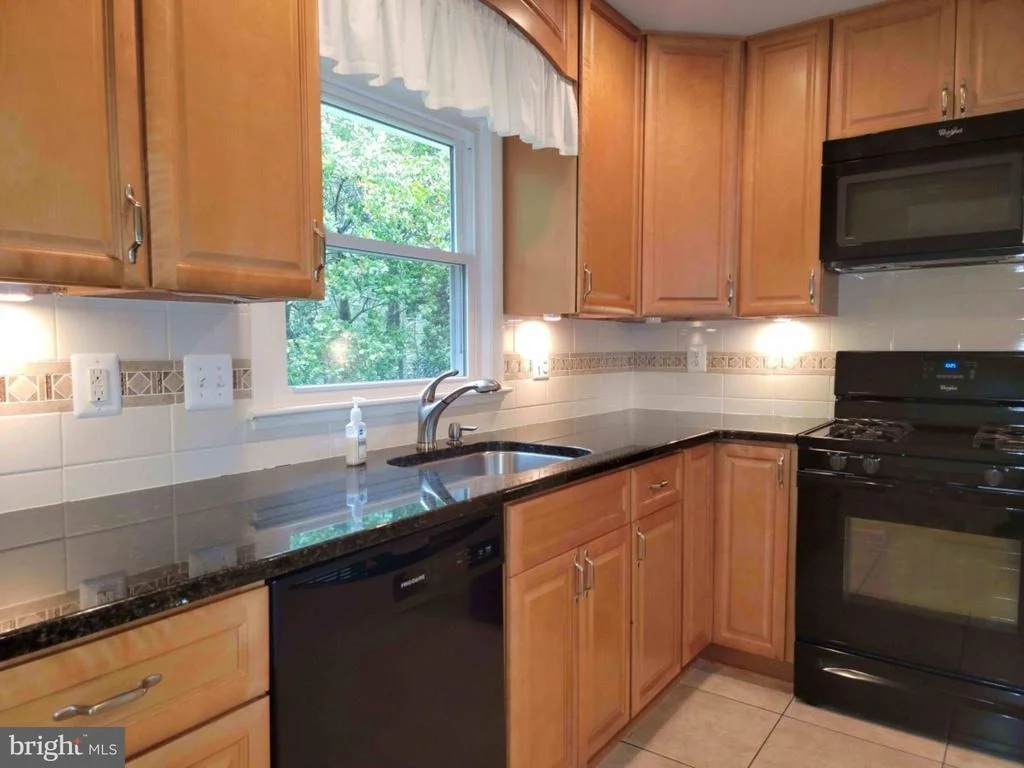 Photo of 3926 HOWARD STREET