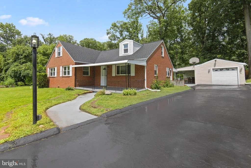 Photo of 1404 SPRING AVENUE