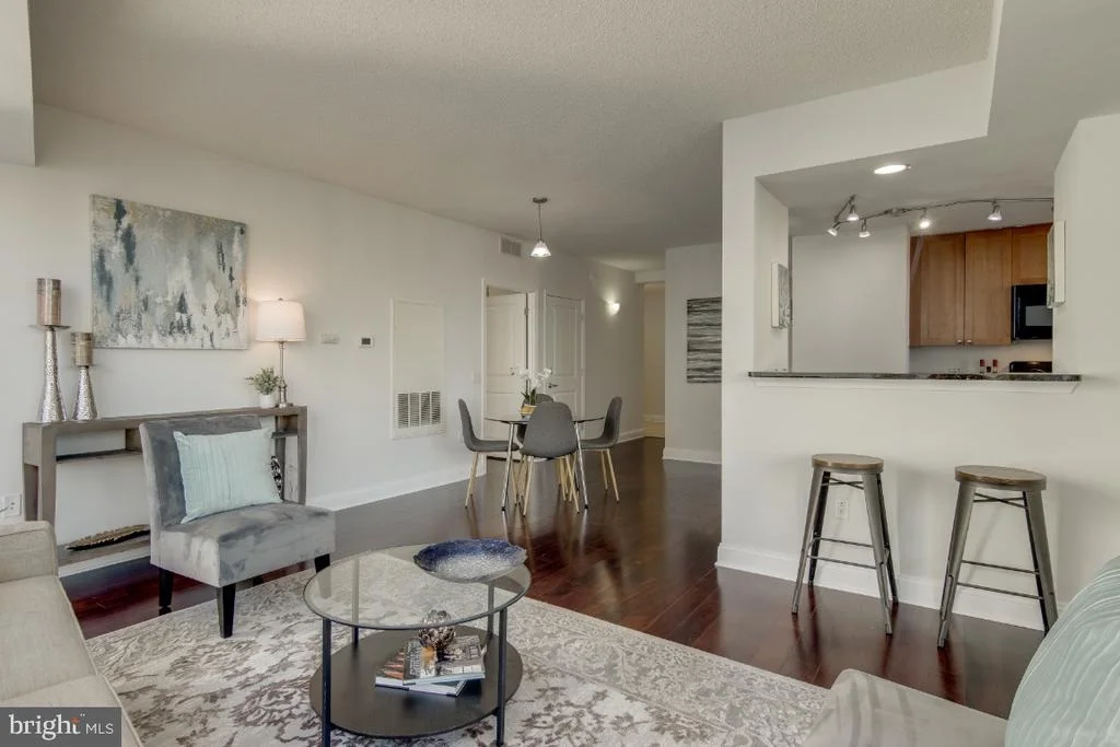 Photo of Unit 709 at 930 WAYNE AVENUE