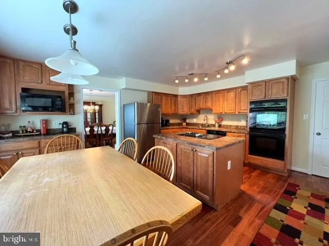 Photo of 212 FARMGATE LANE