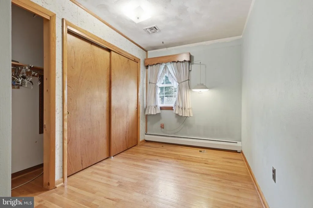 Photo of 5893 AMBAU ROAD