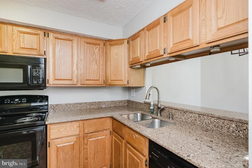 Photo of Unit 207J at 207 OAK LEAF CIRCLE