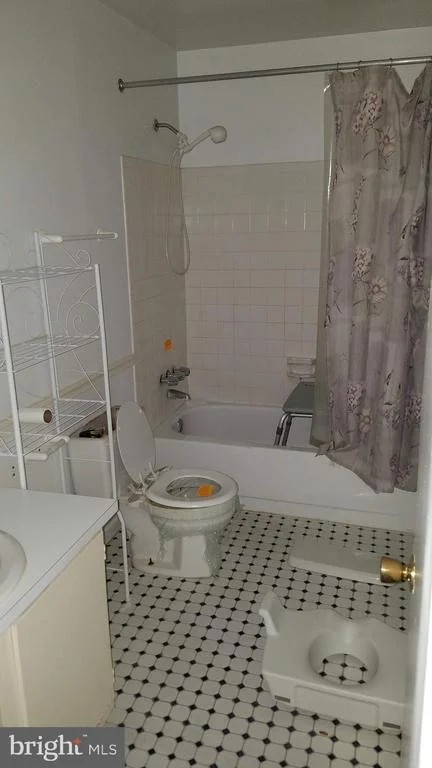 Photo of Unit 187 at 1834 BRONZEGATE BOULEVARD