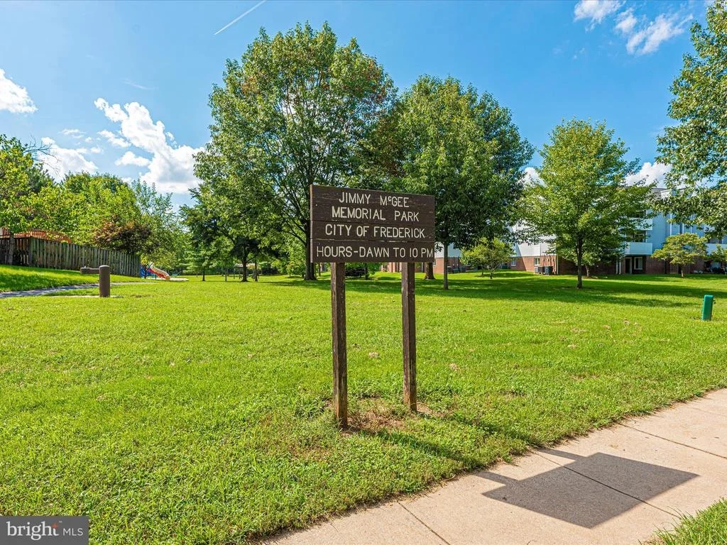 Photo of 2124 COLLINGWOOD LANE