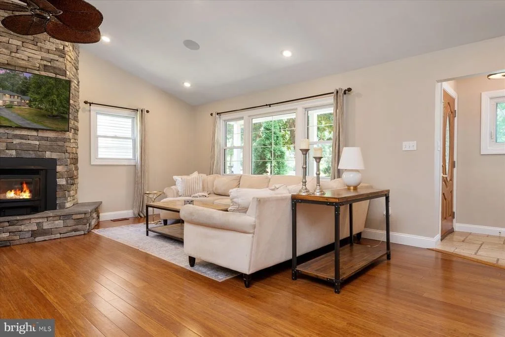 Photo of 1134 VALLEY DRIVE