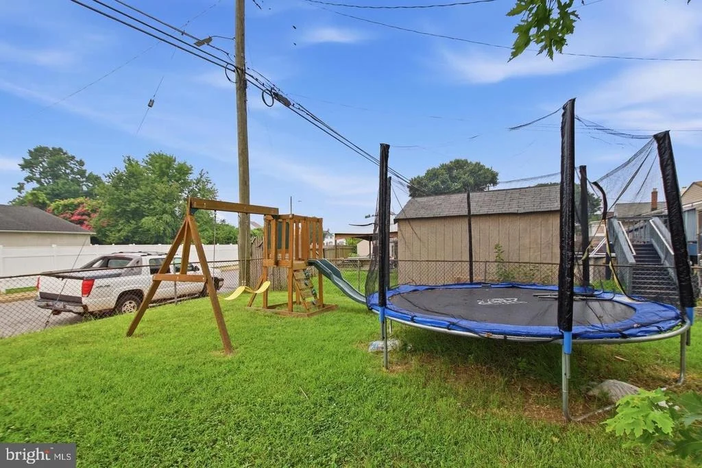 Photo of 1742 LESLIE ROAD