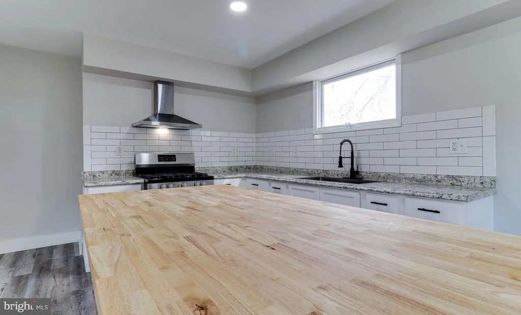Photo of 10 DAVIS AVENUE