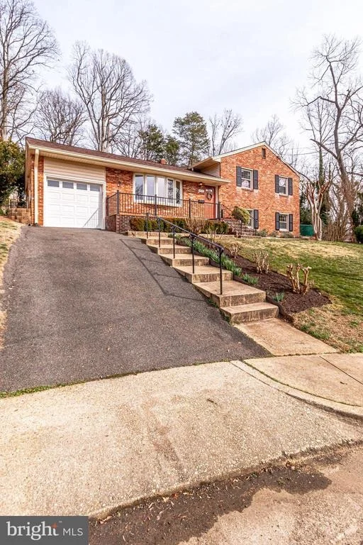 Photo of 919 JUNIPER PLACE