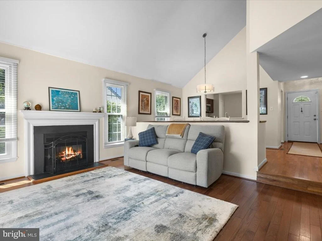 Photo of 15058 HOLLEYSIDE DRIVE