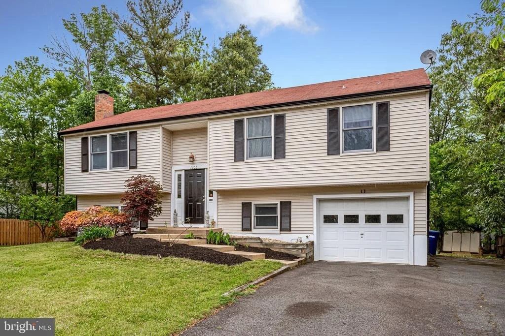 Photo of 1308 DULLES PLACE