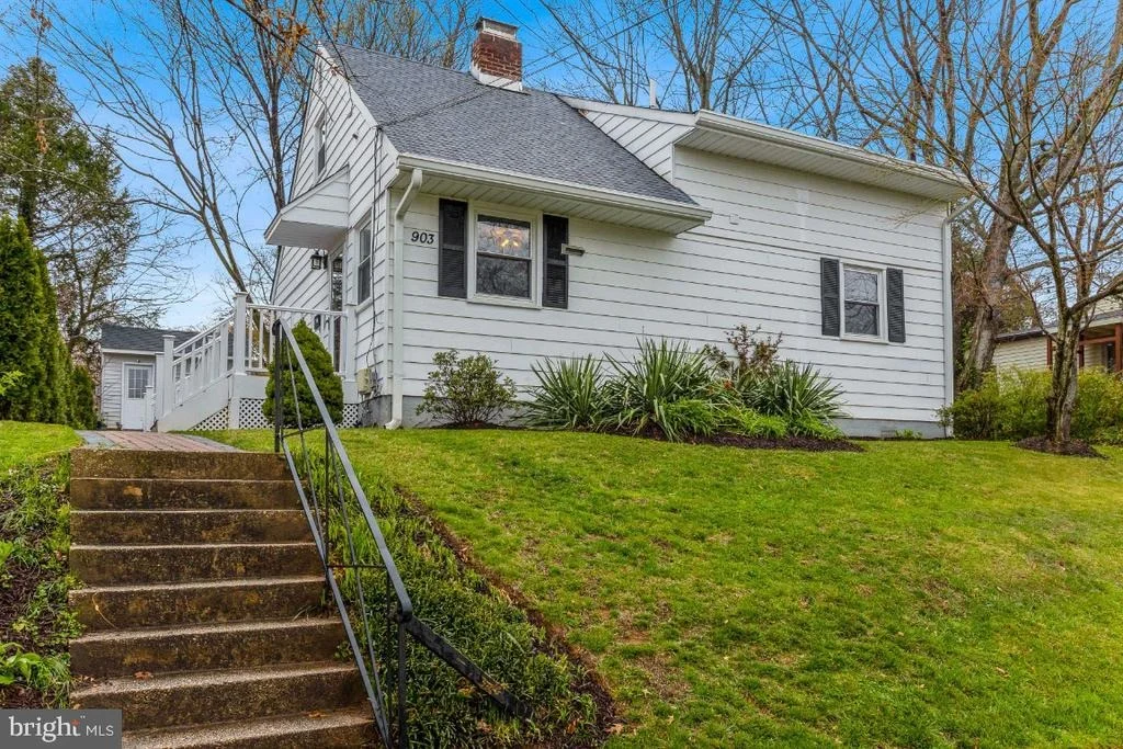 Photo of 903 ROBIN ROAD