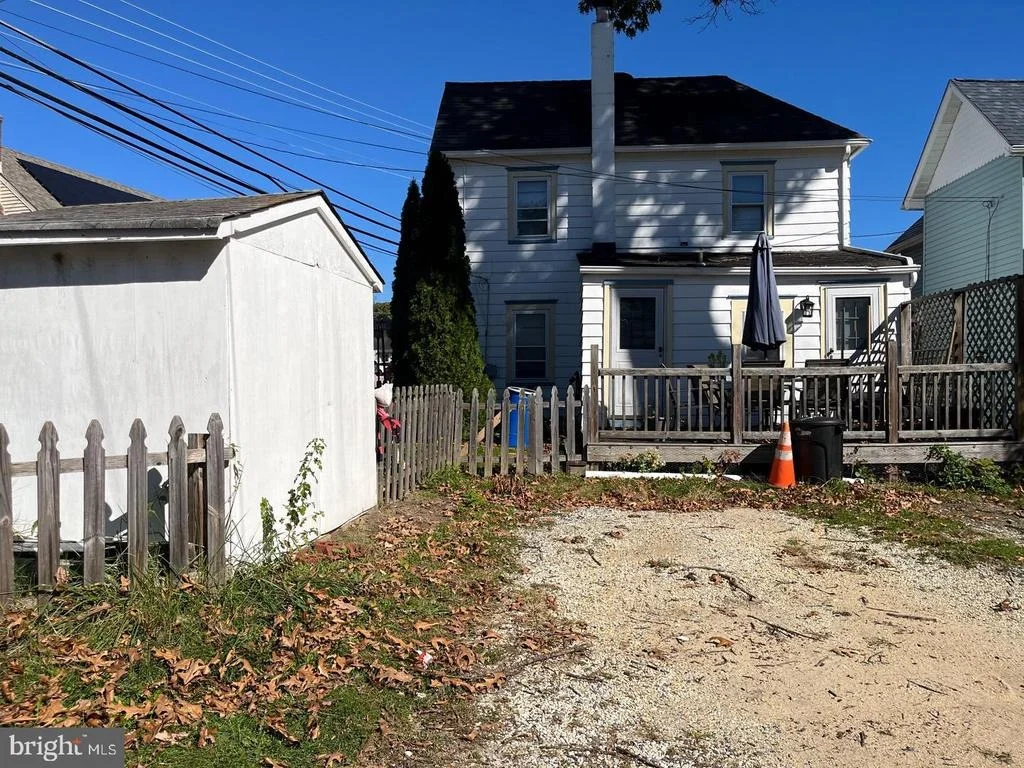 Photo of 2 EAST AVENUE