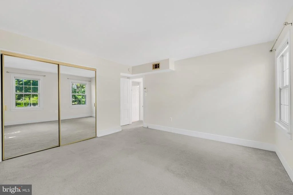 Photo of 2418 FOREST GLEN ROAD