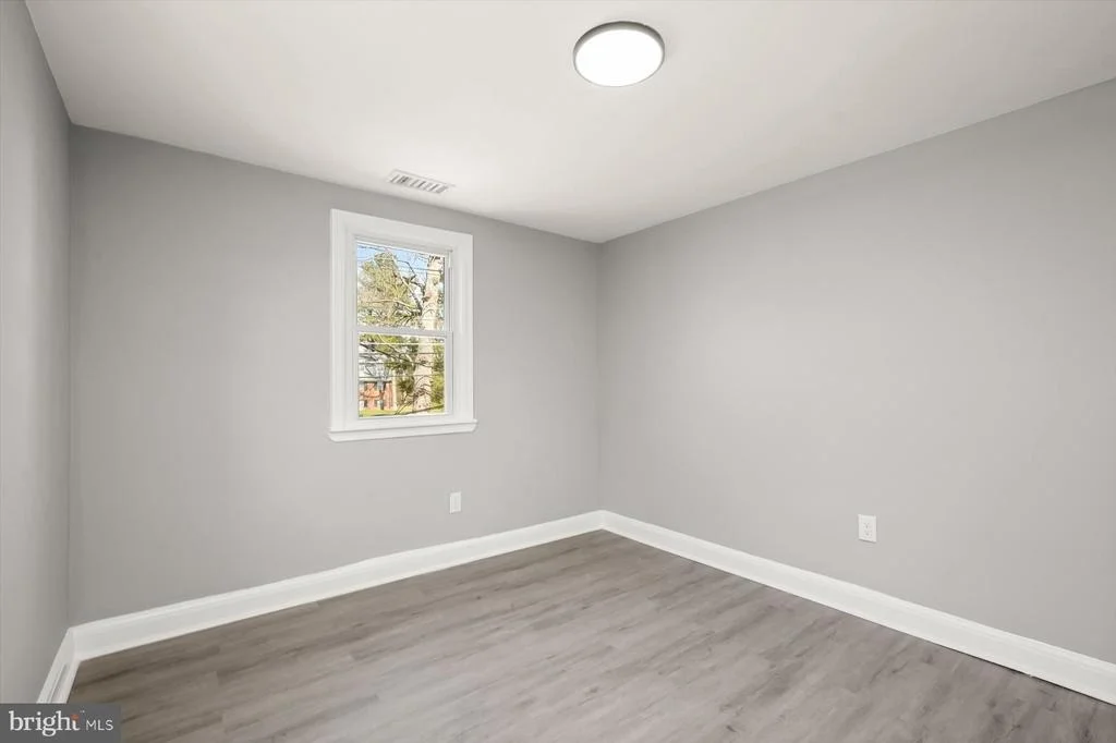 Photo of 750 CHARING CROSS ROAD