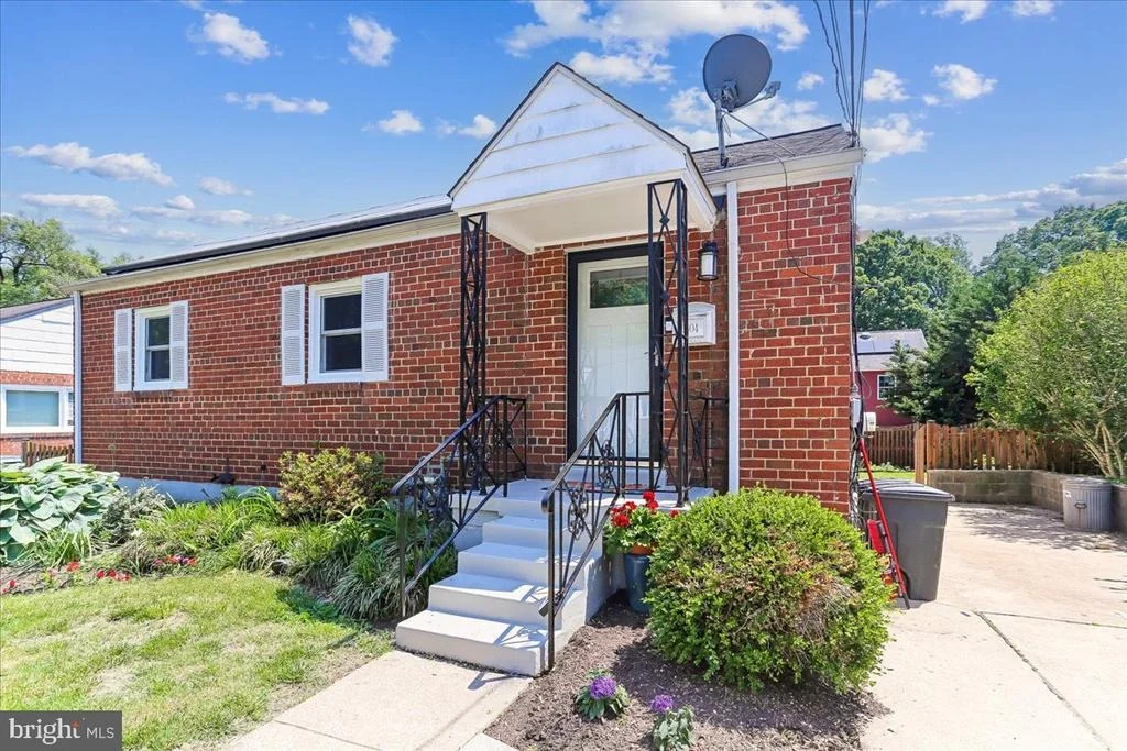 Photo of 1504 CREST ROAD