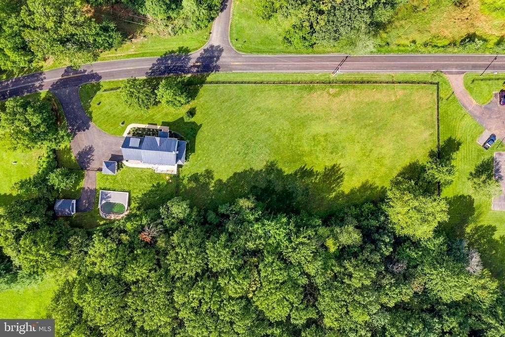 Photo of 7135 LEEDS MANOR ROAD