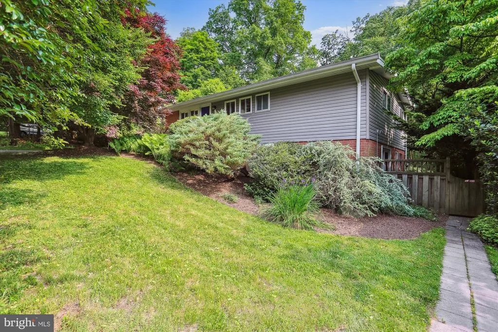 Photo of 222 HILLSBORO DRIVE