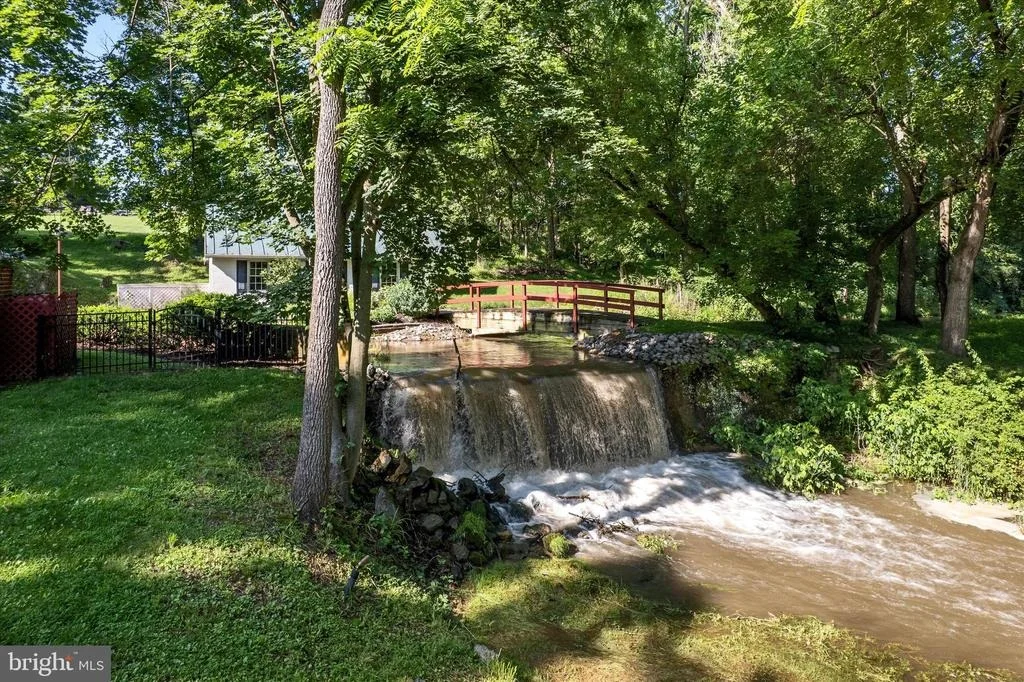 Photo of 6517 KABLETOWN ROAD