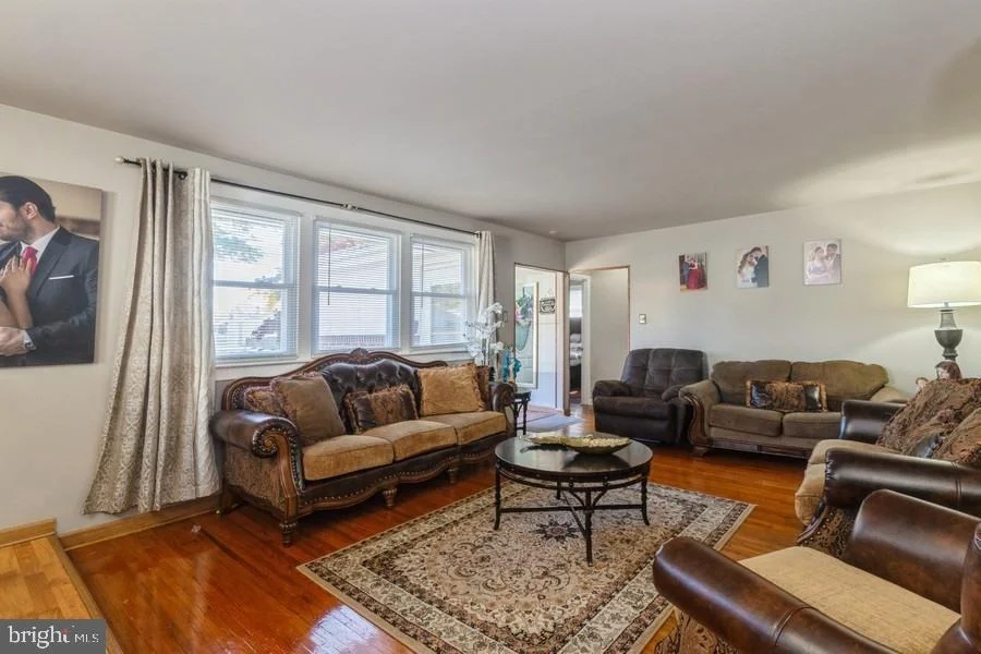 Photo of 212 3RD AVENUE W