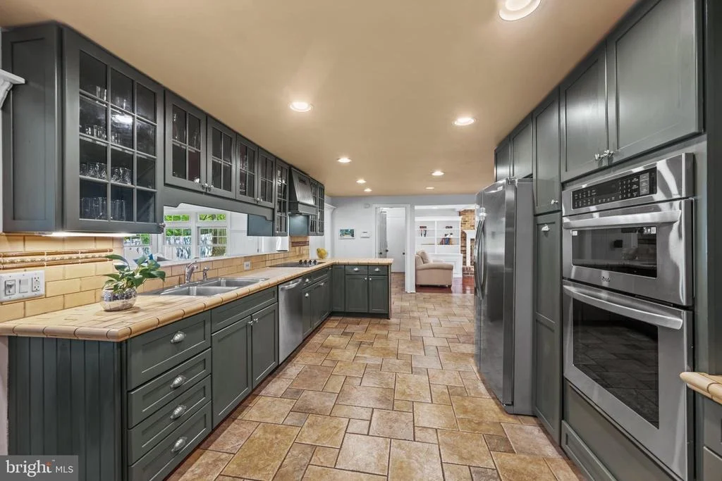 Photo of 6 STARLIGHT COURT