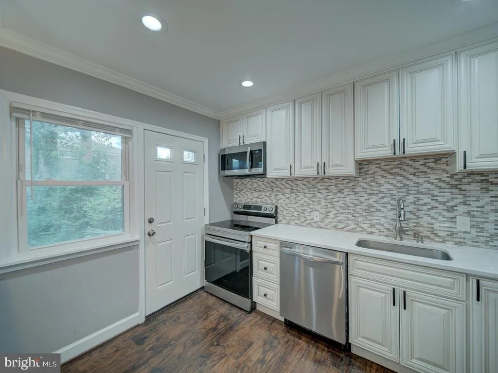 Photo of 2407 SAINT CLAIR DRIVE