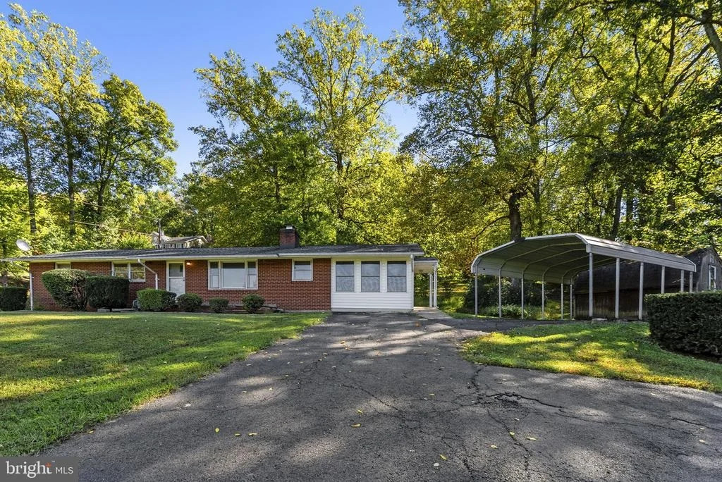 Photo of 9707 CREST HILL ROAD