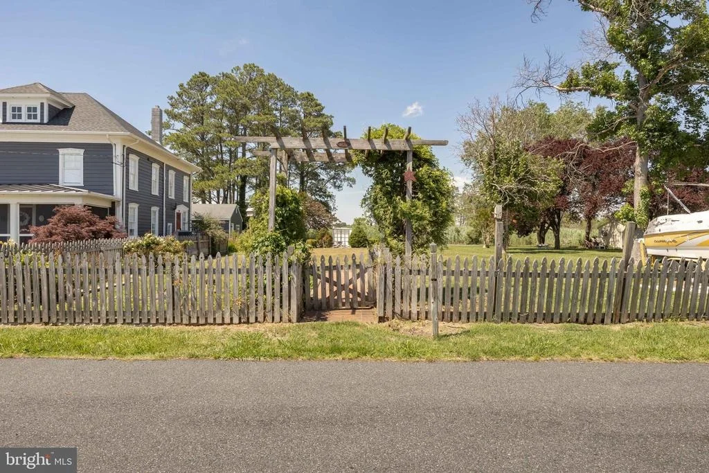 Photo of 23848 RIVER STREET