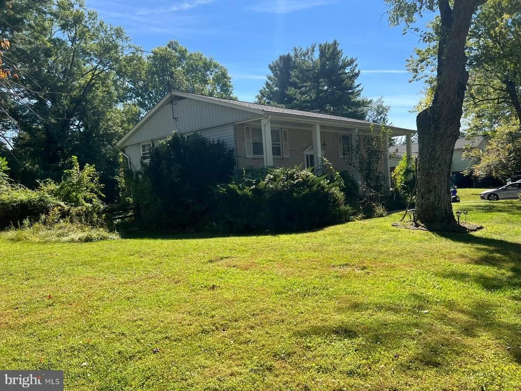Photo of 2505 JONATHAN ROAD