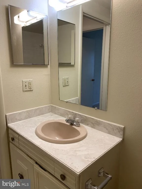 Photo of Unit 3F at 3632 GLENEAGLES DRIVE