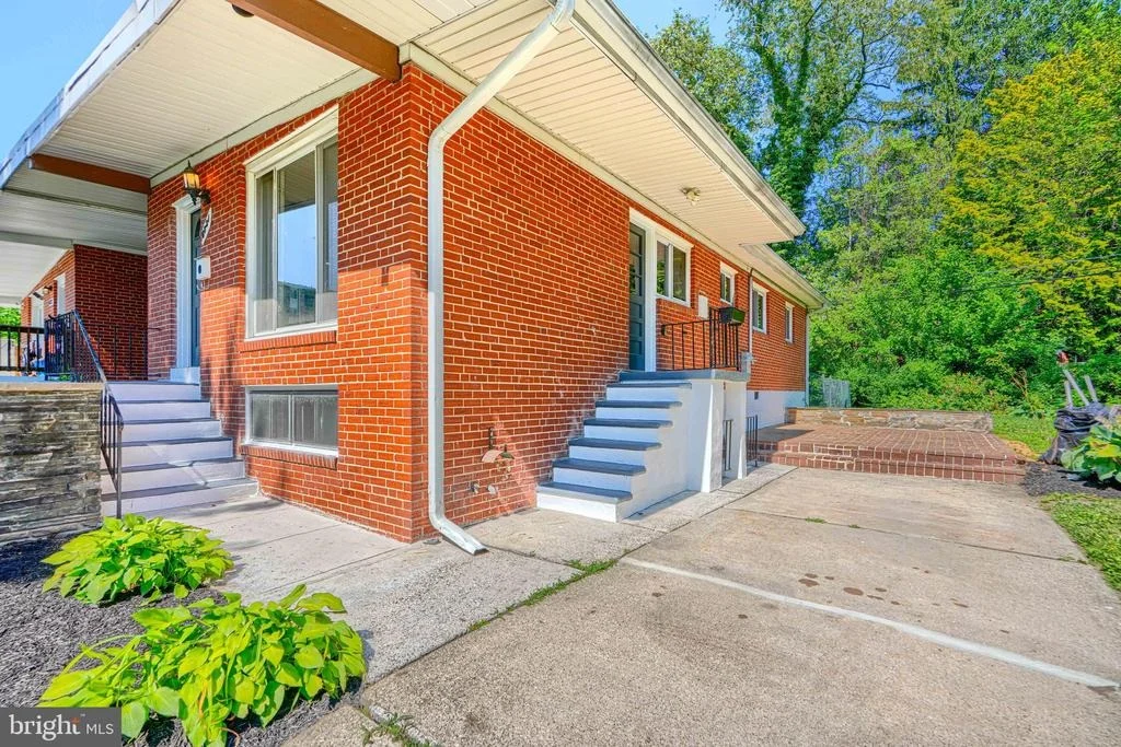 Photo of 6821 BARNETT ROAD
